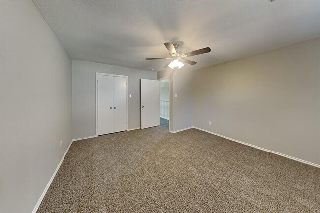 Building Photo - 5607 S Magazine Cir