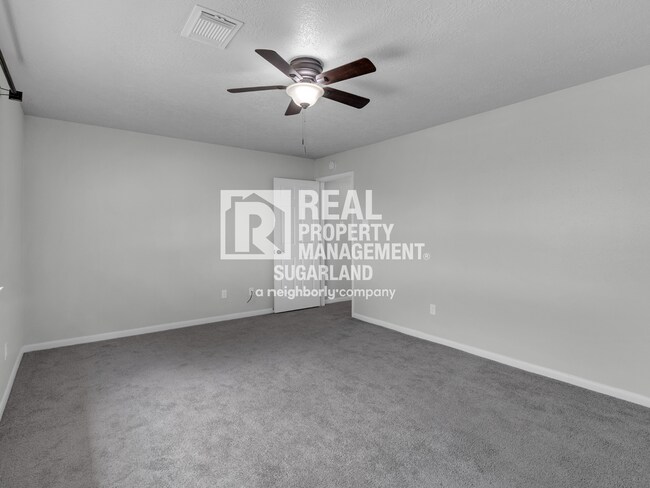 Building Photo - Executive Living in the Heart of Sugar Land