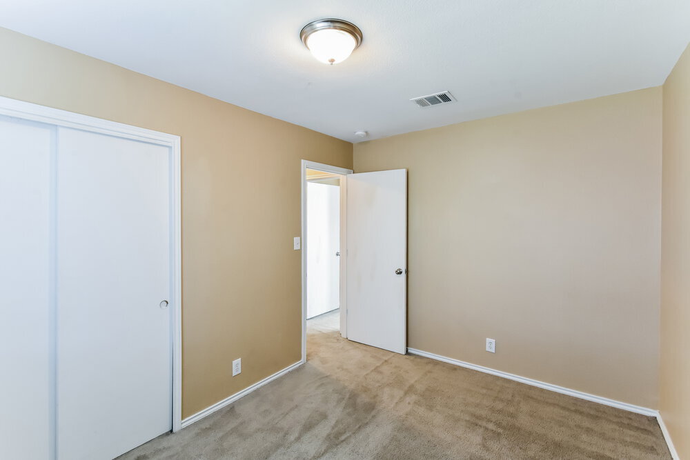 Building Photo - 4902 Dahlia Terrace