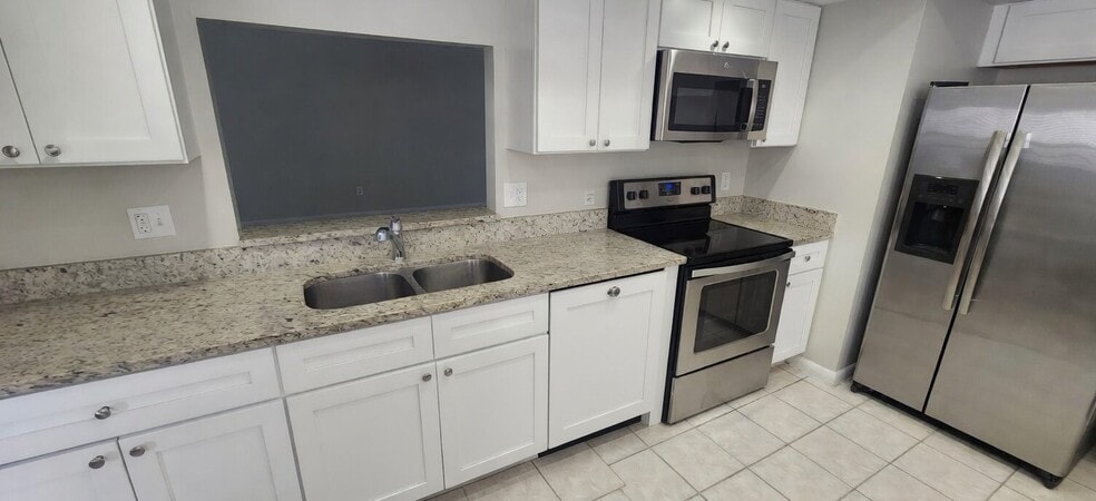 Building Photo - 10519 Wyndcliff Dr