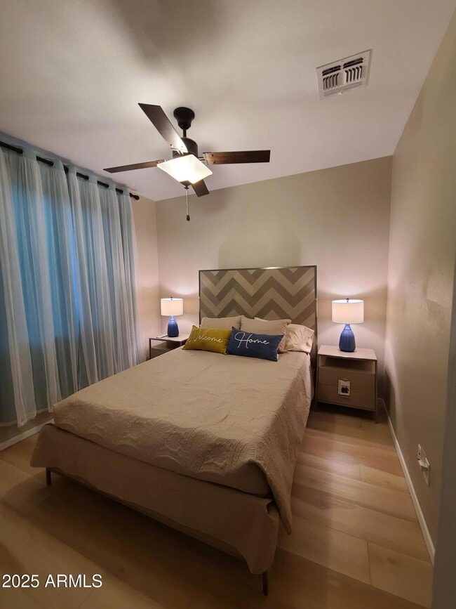 Building Photo - 1666 E Lee Dr