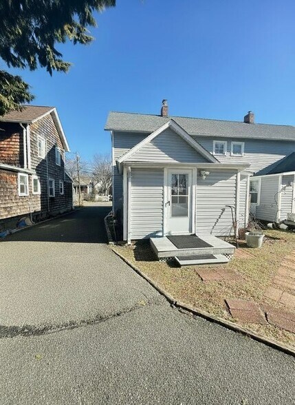 Building Photo - 30 Cedar St