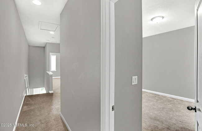 Building Photo - 469 Brandon Lks Dr