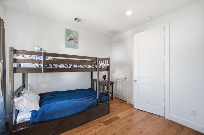 Building Photo - 707 Bringhurst St