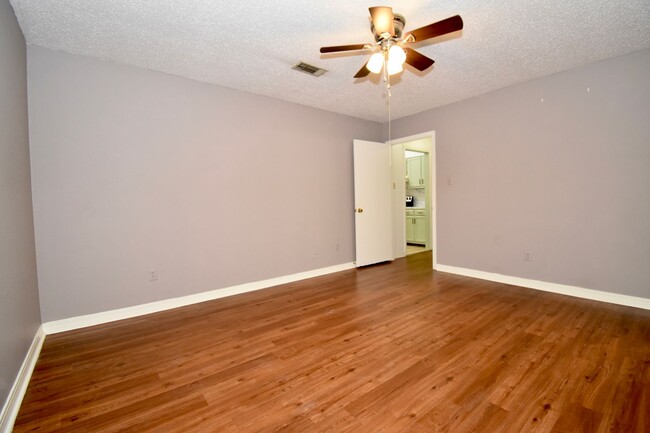 Building Photo - 3 Bed 2 Bath in Ruston. Call Today!