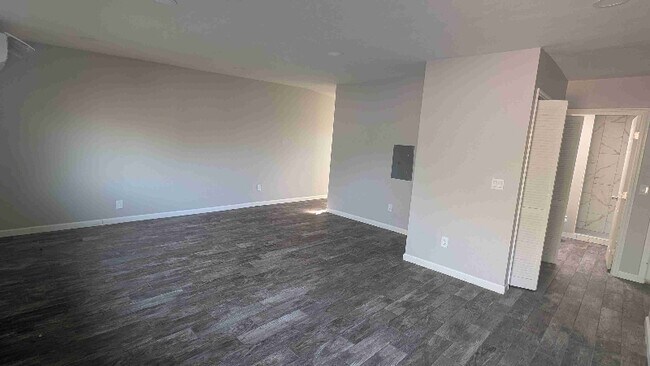 Building Photo - 3438 E Monte Vista Dr
