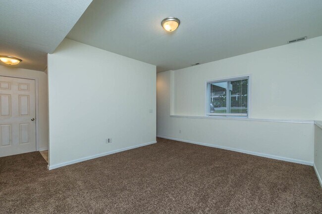 Building Photo - 206 E 20th St