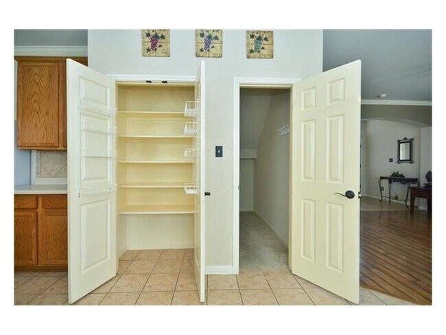 Building Photo - 1819 Rosenborough Ln N