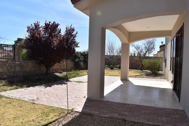 Building Photo - 6264 Wildwood Ct