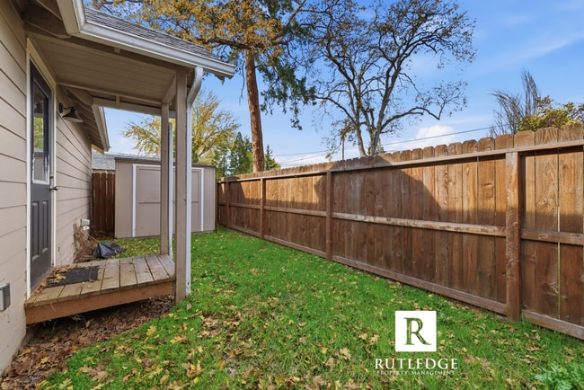 Building Photo - Cozy 2 Bedroom, 1 Bath in the Heart of Medford