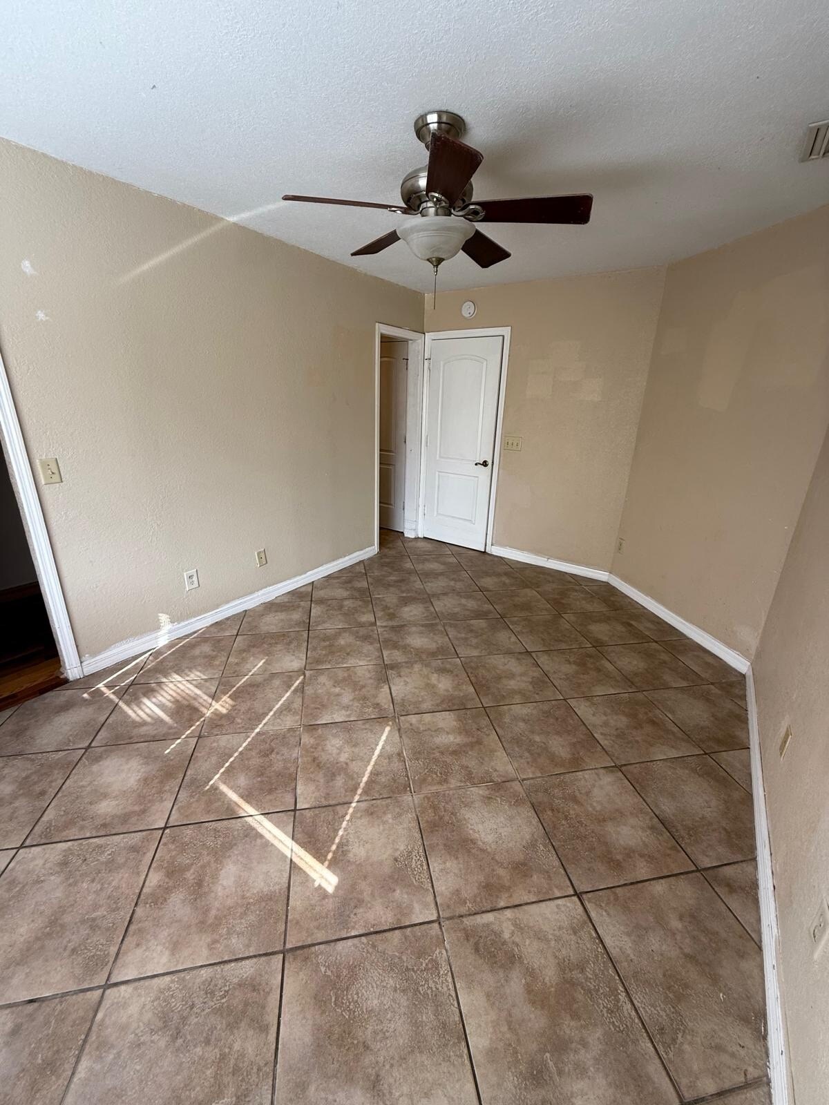 Building Photo - 6019 Scotchwood Gln