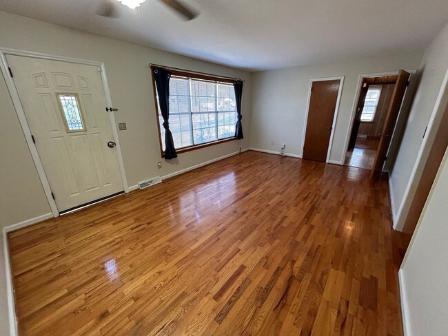 Building Photo - 3/2 House in Jamestown/Lindale $1,495