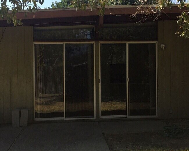 Building Photo - "Charming 3-Bedroom Home with Granite Touc...