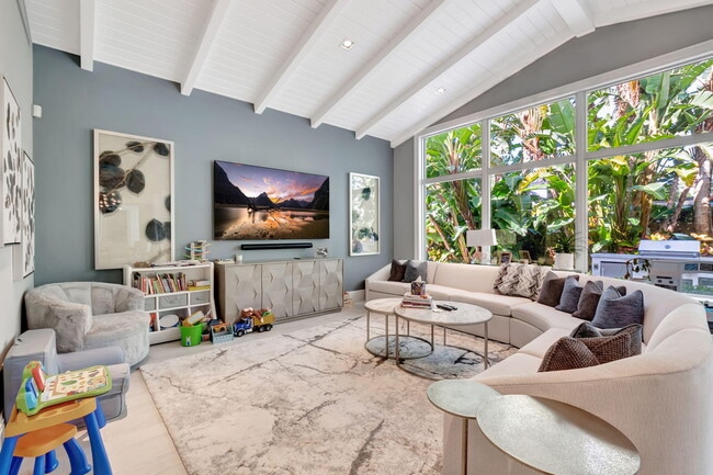 Building Photo - 5747 Paddington Way