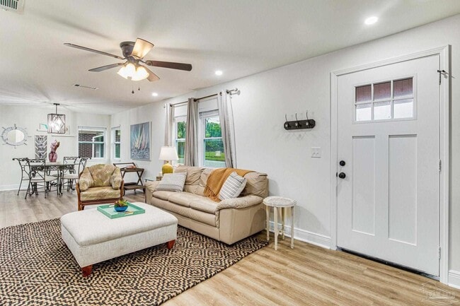 Building Photo - 814 W Gonzalez St