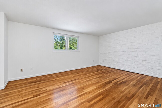 Building Photo - 19 Denlar Dr
