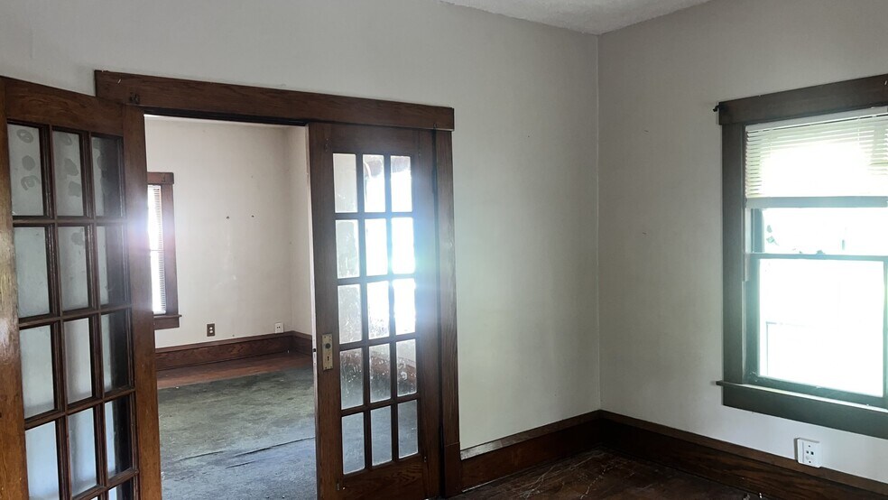 Building Photo - 231 W Grand Ave