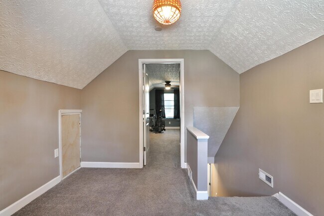 Building Photo - 925 Blenheim Rd