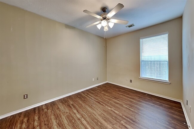 Building Photo - 8723 Rollick Dr
