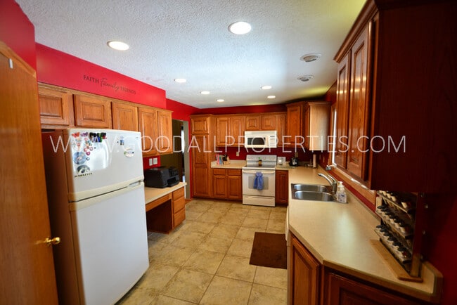 Building Photo - 3 Bedroom Ranch in Urbandale