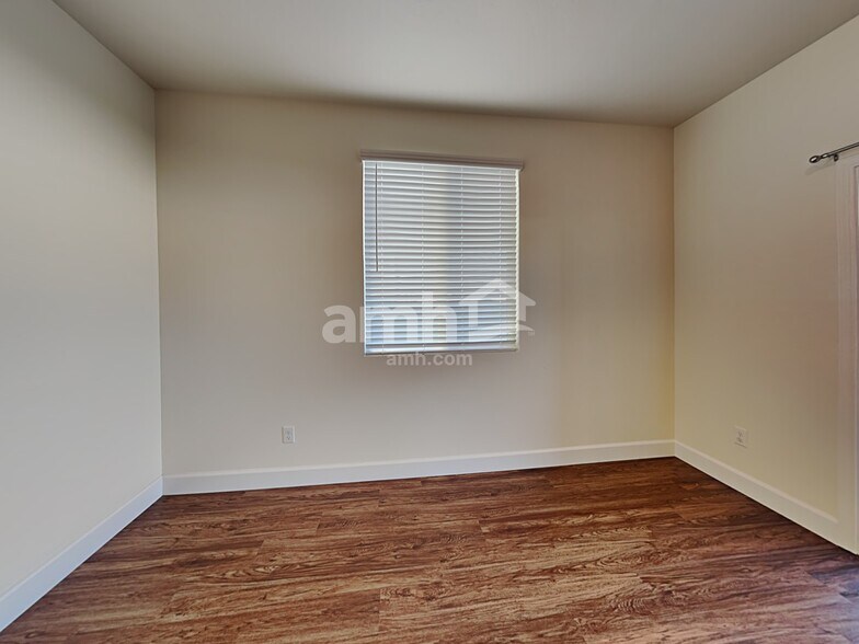 Building Photo - 1768 N Montgomery Way