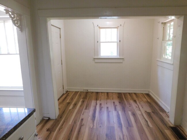 Building Photo - $200 Visa gift card offer!