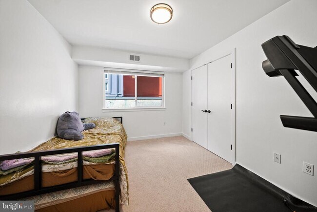 Building Photo - 1439 Chapin St NW