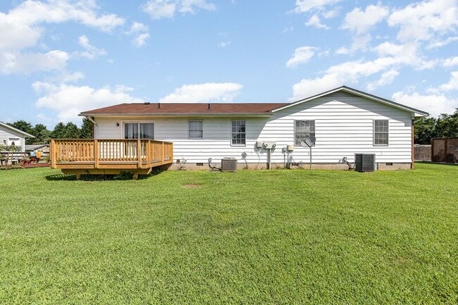 Building Photo - 1824 Meadow Dr