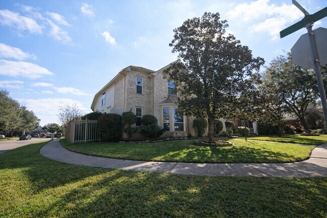 Building Photo - 3803 Shadow Royal Dr