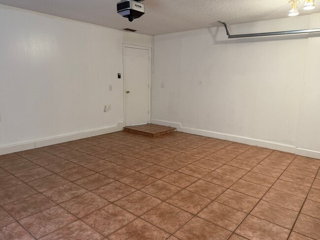 Building Photo - 4712 Dandelion Dr