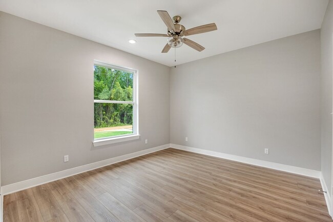 Building Photo - New construction 4 bedroom in Flint!