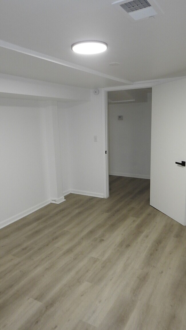 Building Photo - 4 bed 2 bath for Rent in Roeland Park, KS