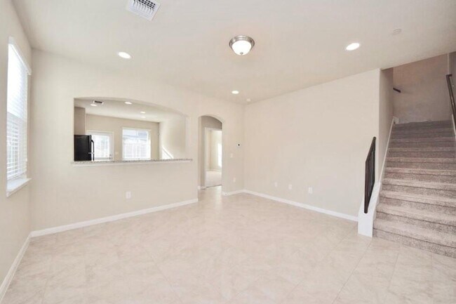 Building Photo - 2880 Donnell Dr