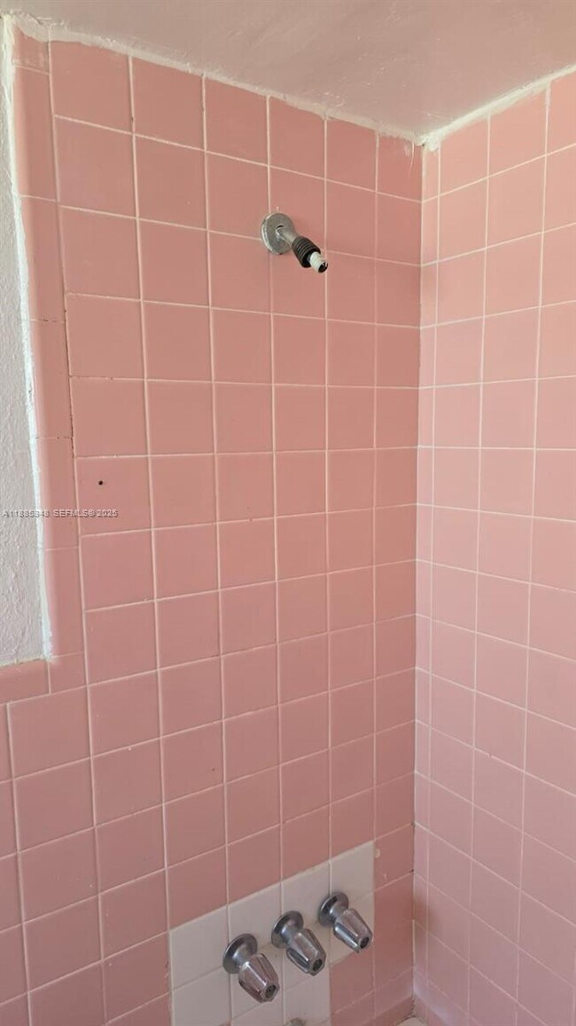 Building Photo - 1885 NE 121st St