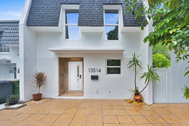 Building Photo - 13514 NE 23rd Pl