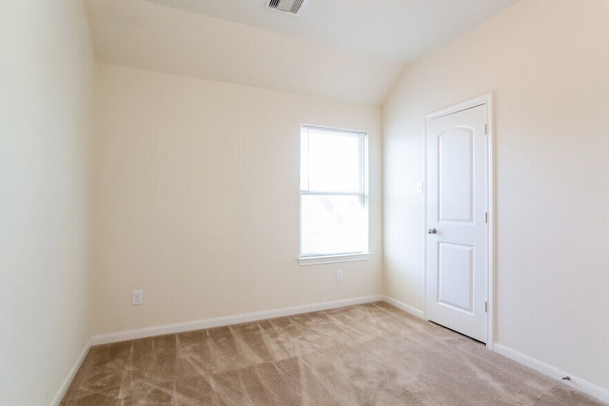 Building Photo - 3014 Rose Trace Dr