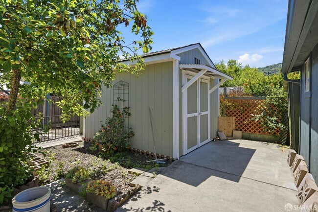Building Photo - 5880 Olinda Rd