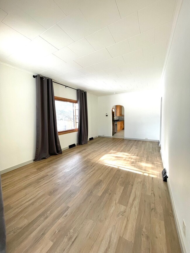 Building Photo - 512 Single Family Home