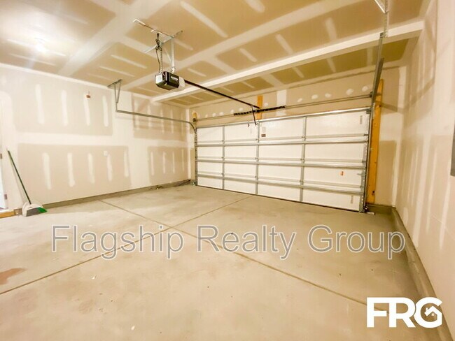 Building Photo - 300 Kenison Way