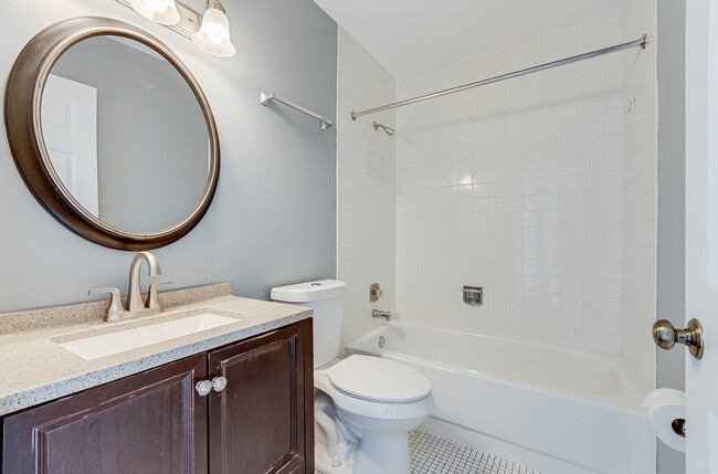 Building Photo - 190 S Waters Edge Dr