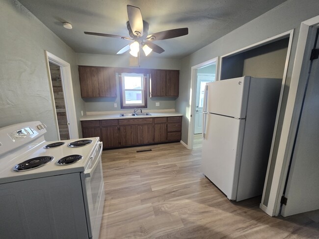 Building Photo - N5621 N Franklin St