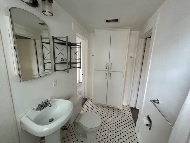 Building Photo - 1639 Norfolk St