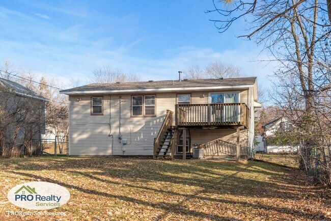Building Photo - 3 Bedroom House in Oakdale