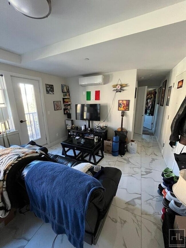 Building Photo - EMPIRE BOULEVARD