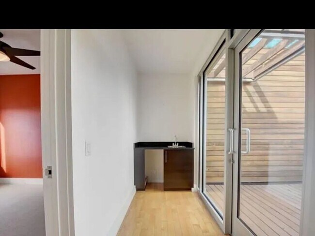 Building Photo - Contemporary Townhome Steps from Jefferson Park & LoHi!!