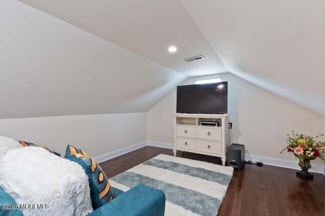 Building Photo - 136 Lippincott Ave