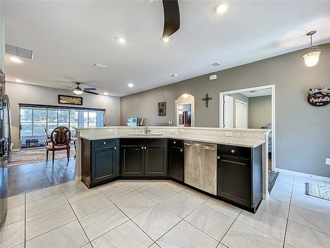 Building Photo - 27327 Roanoke Dr