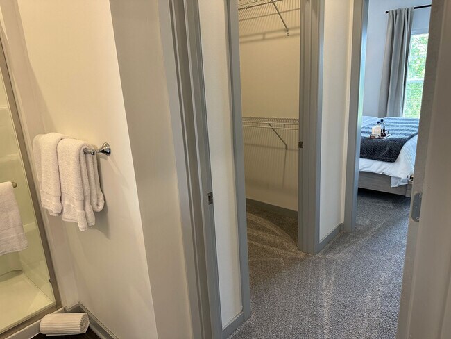 Building Photo - 5102 Aldersgate Dr