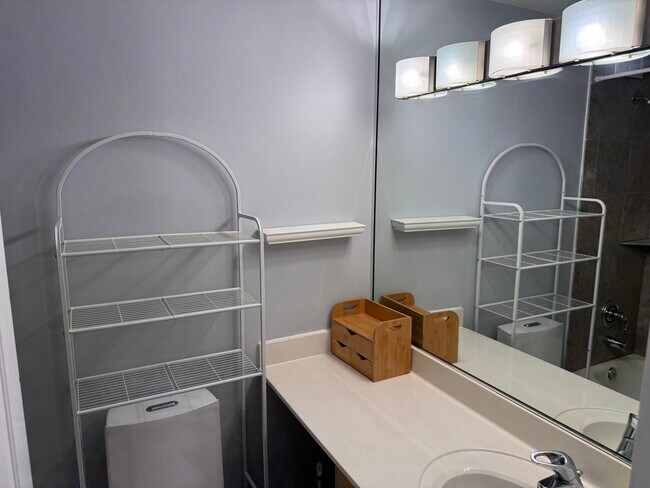 Building Photo - 2600 N Hampden Ct