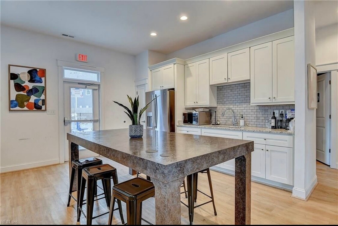 Building Photo - 1243 Jadens Way